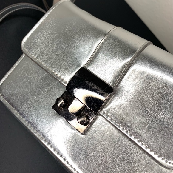 Sondra Roberts silver metallic wallet purse - Picture 2 of 5